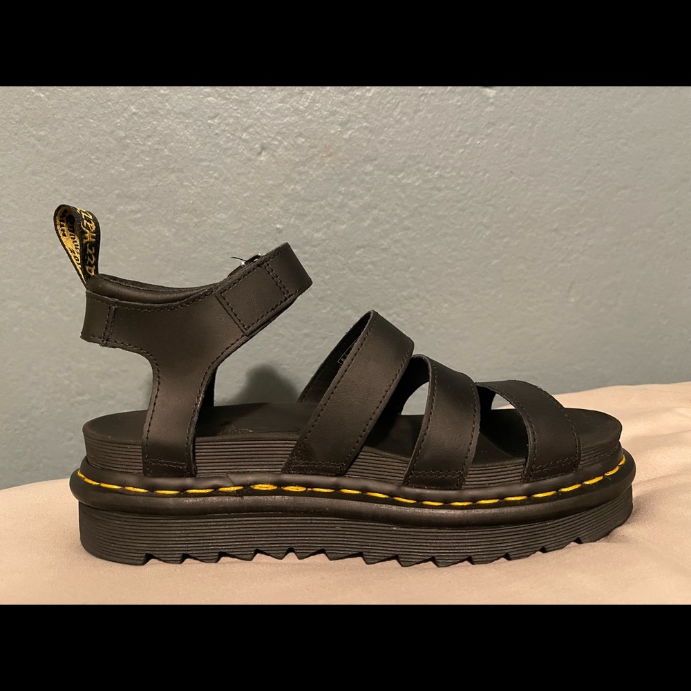 DR MARTENS BLAIRE HYDRO LEATHER STRAP SANDALS - BLACK